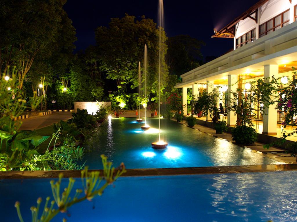Mesra Business & Resort Hotel Samarinda Εξωτερικό φωτογραφία