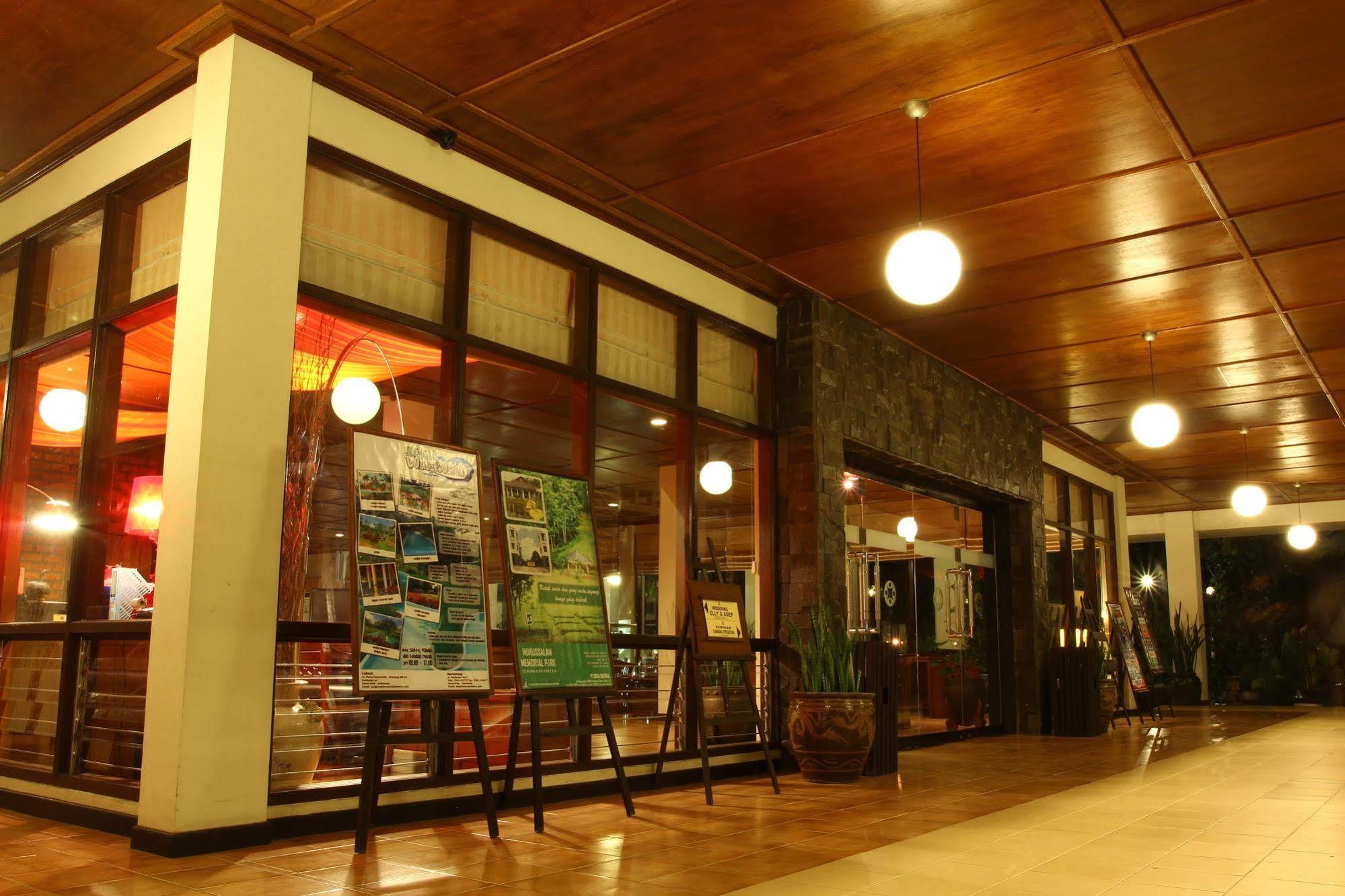 Mesra Business & Resort Hotel Samarinda Εξωτερικό φωτογραφία